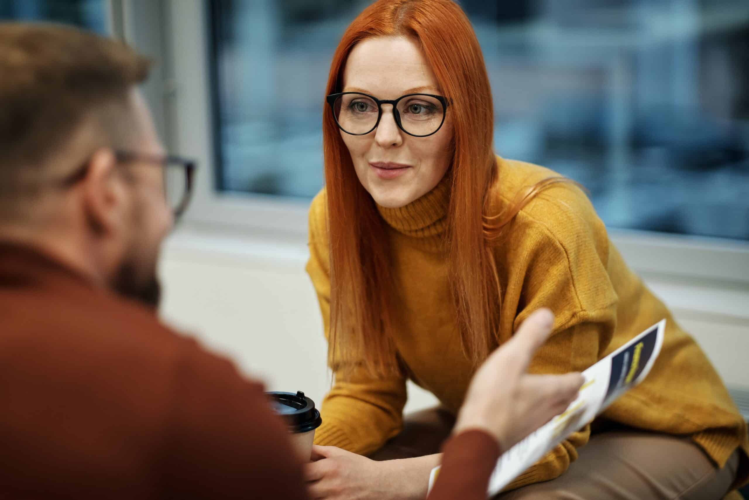 Coaching individuel avec 2 personnes qui échanges